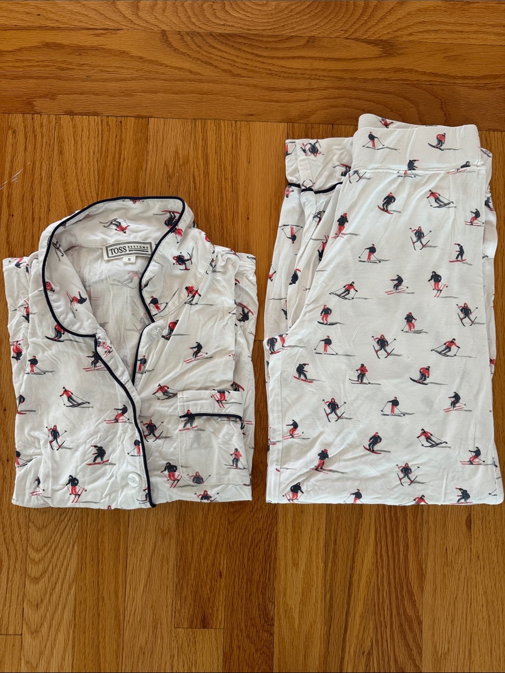 Toss Designs Women's White Ski-Print Pajama Set with Navy Trim